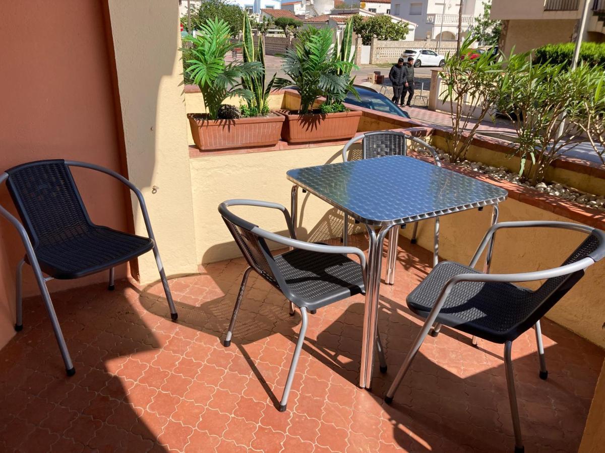Très Bel Appartement Entièrement Rénové Ampuriabrava Exterior foto